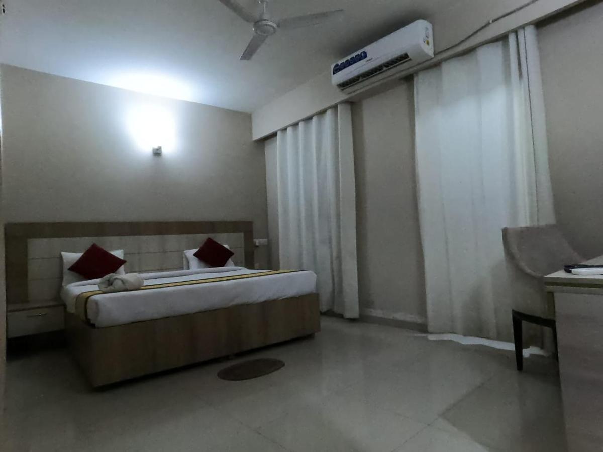 Baal Krishna Homestay Vrindavan Bagian luar foto